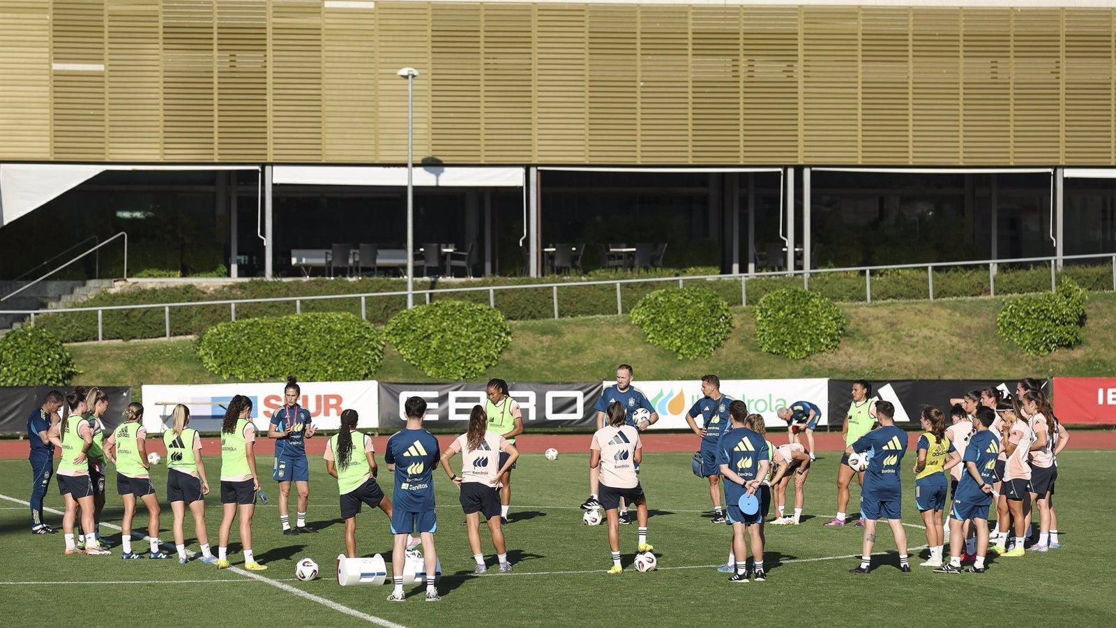 La selección femenina comienza preparación para la Eurocopa de Suiza sin equipo completo