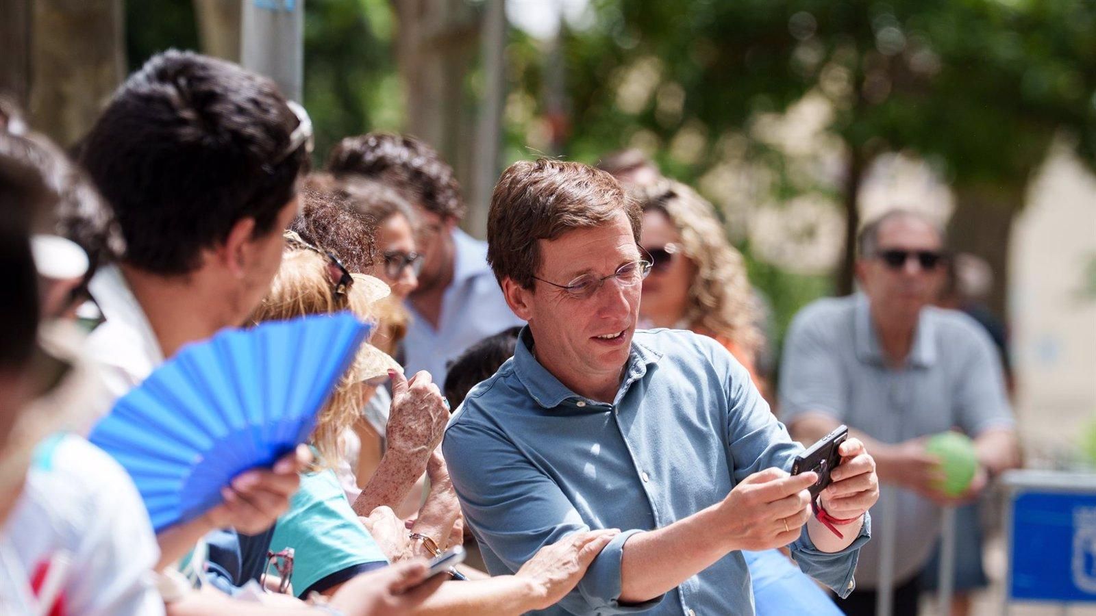 Almeida defiende que el Metropolitano no tiene sanciones por ruido y confía en reanudar los conciertos en el Bernabéu