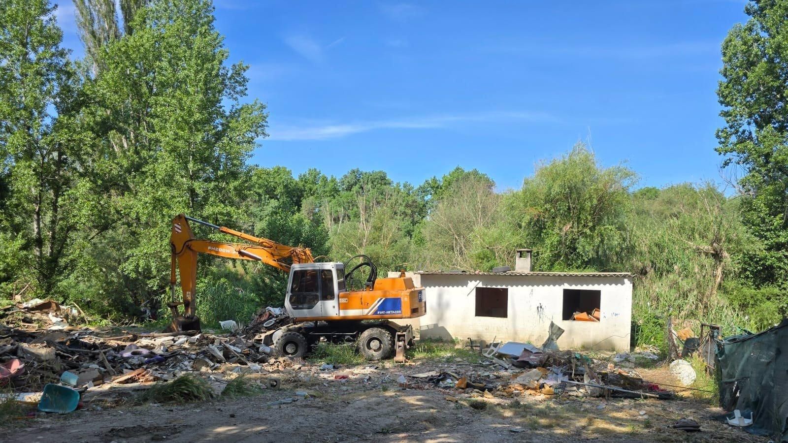 Inician las obras de demolición de las infraviviendas en Las Sabinas de Arroyomolinos