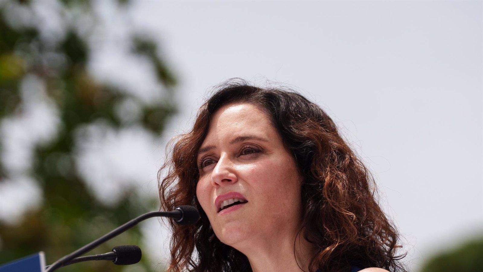 Ayuso cusa a Más Madrid de “retorcer el dolor” de las familias por intereses políticos