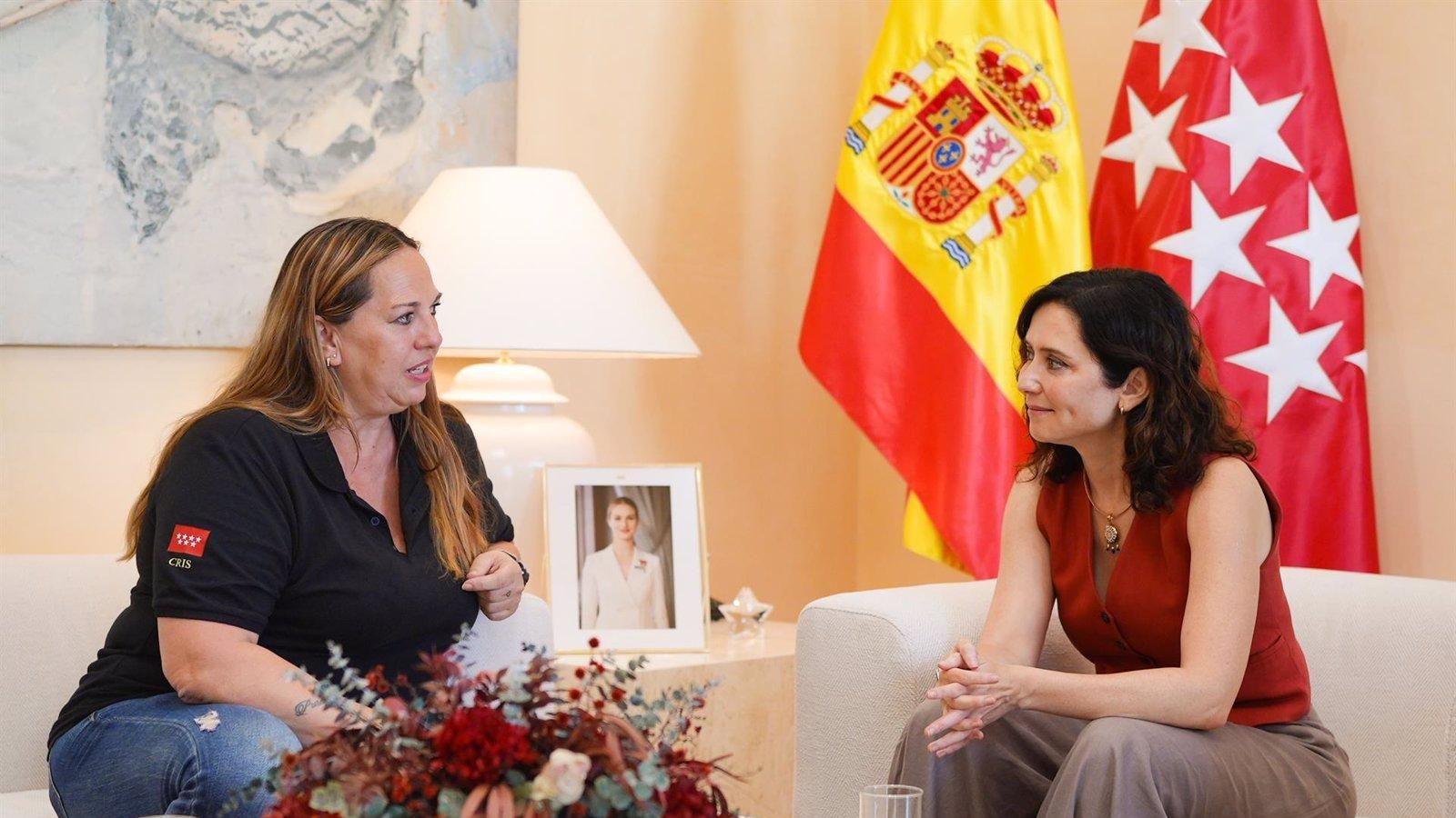 Ayuso recibe a Cristina Álvarez y al CD Ilunion por sus logros deportivos