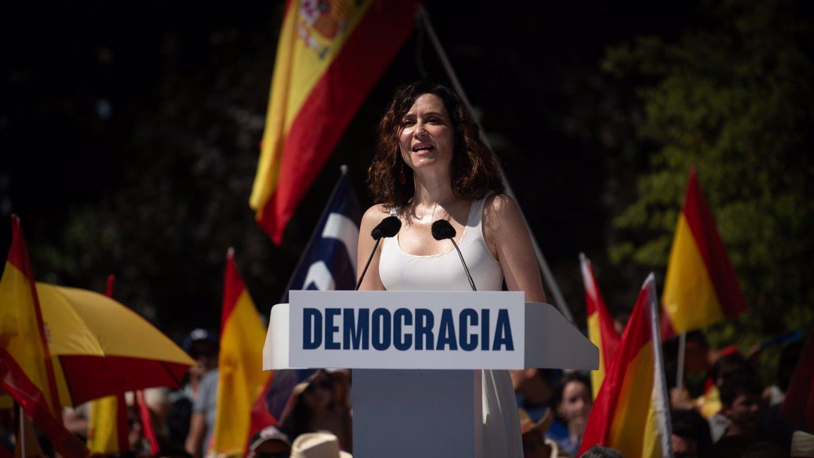 Ayuso acusa a Moncloa de querer “acobardarla” con prácticas chavistas