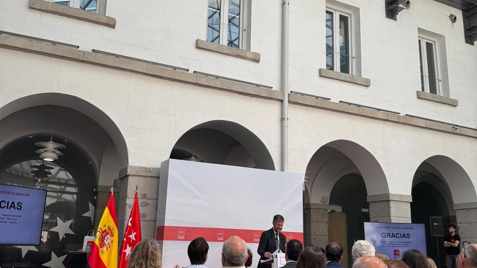 La Comunidad de Madrid distingue con la insignia de plata a los funcionarios con más de 30 años de servicio