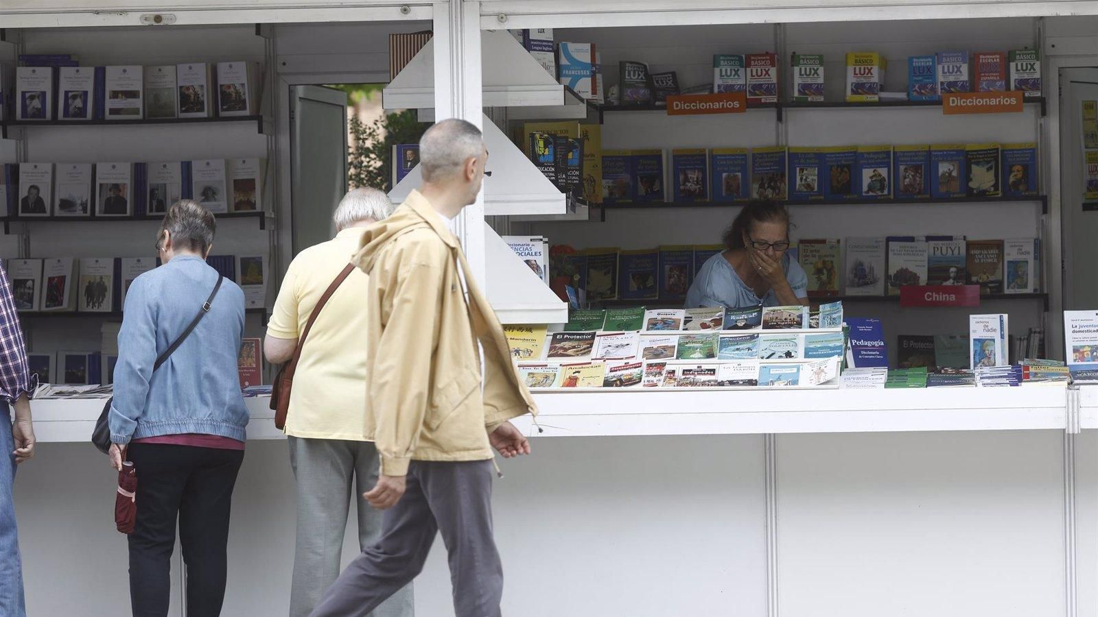 El Retiro congrega a más de 800.000 visitantes en una Feria del Libro con récord de ventas