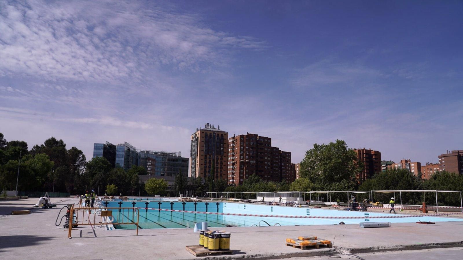 La reforma de las piscinas municipales del centro deportivo Vicente del Bosque concluirá antes de que termine junio