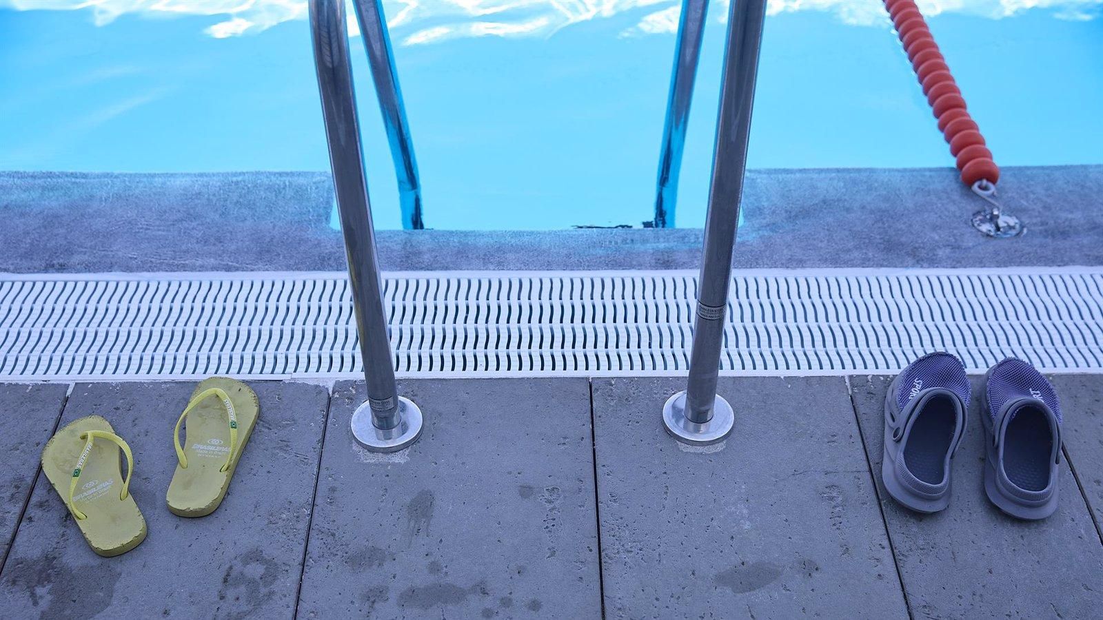 Vuelve el día del bañador opcional a la piscina de Aluche