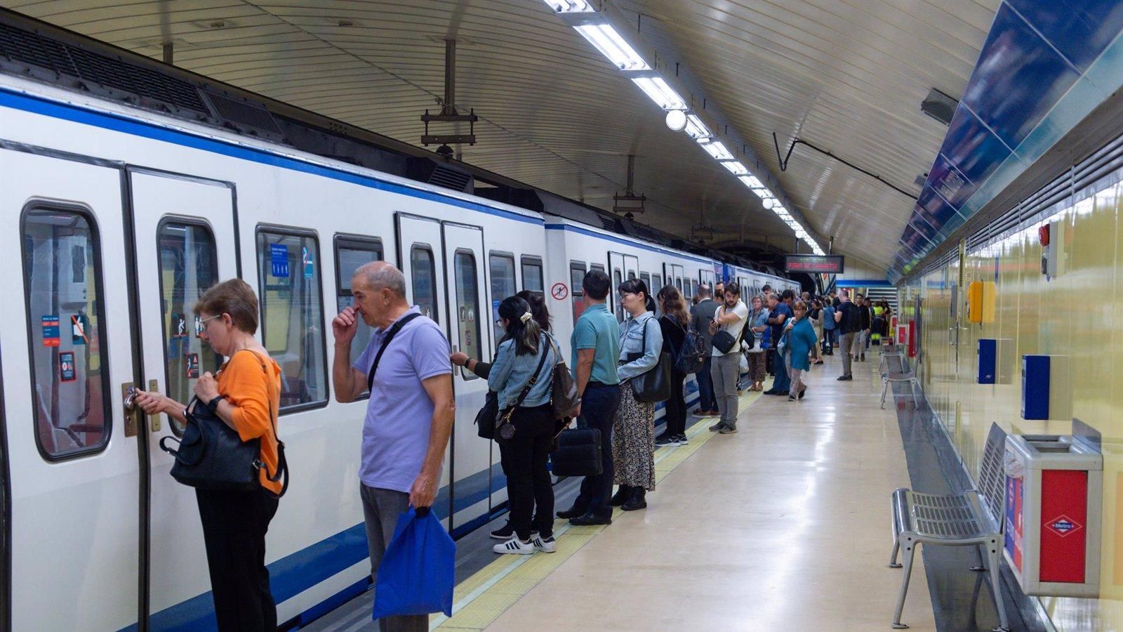 Metro de Madrid refuerza la refrigeración en 20 estaciones ante la llegada del calor