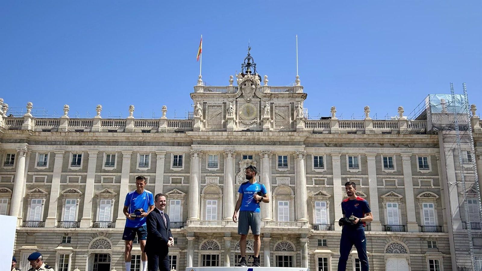 Madrid rinde homenaje a Felipe VI con una multitudinaria carrera por el centro