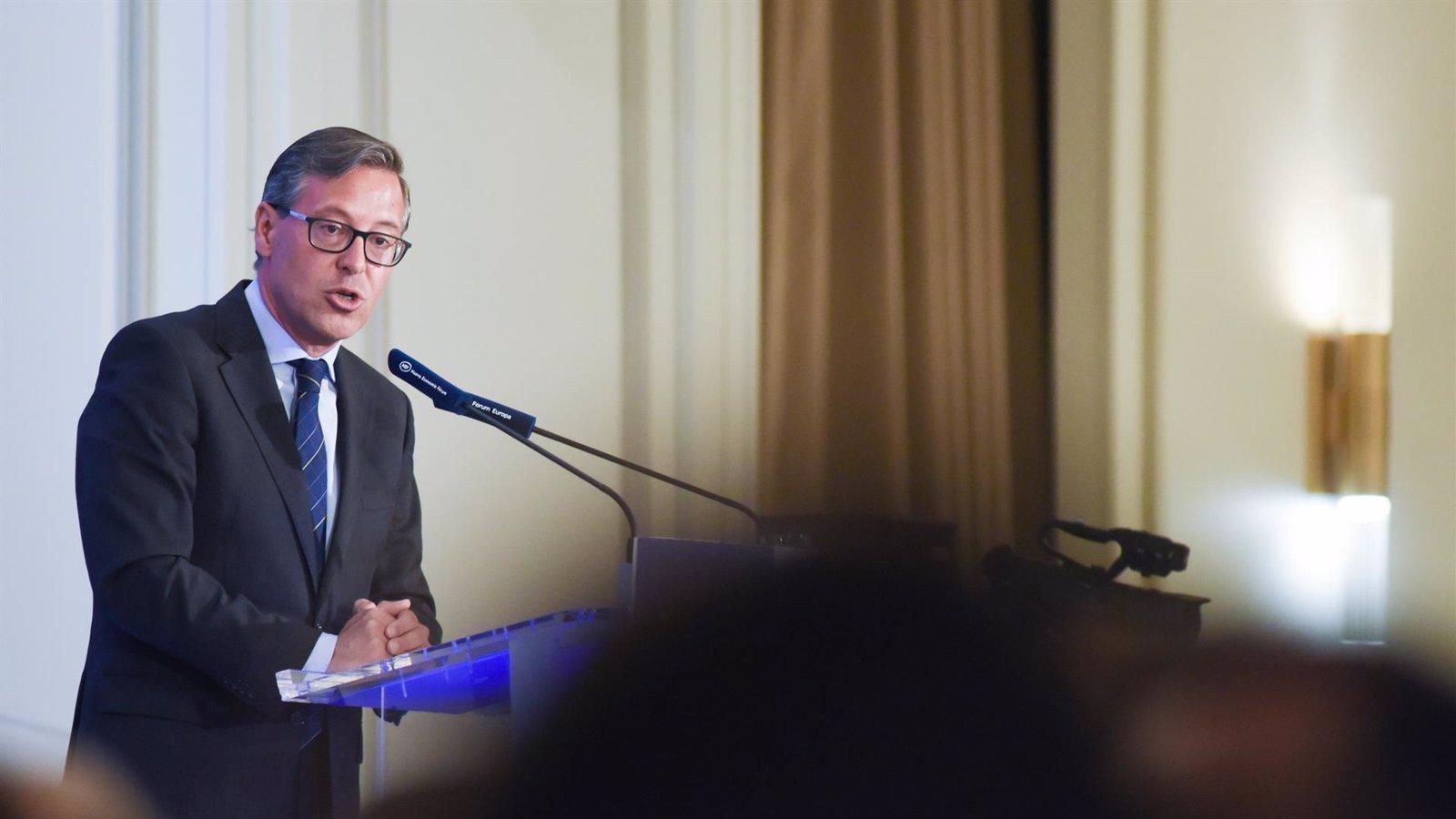 Serrano exige a los socios de Sánchez que le “enseñen la puerta” y dejen de ser “cómplices de la mafia”