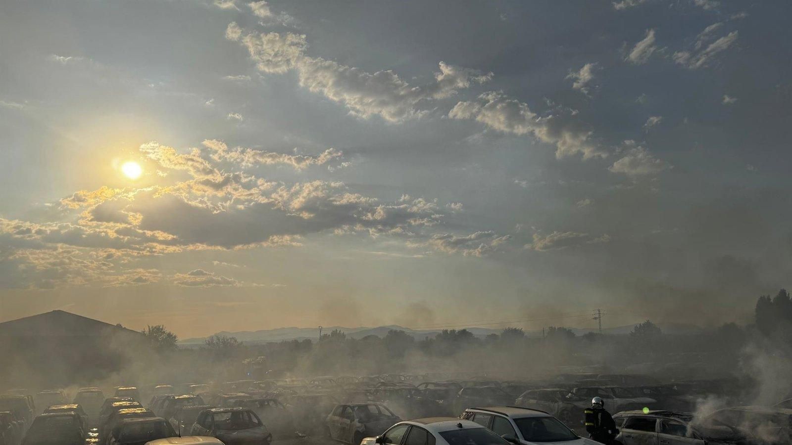 Controlado un incendio en Algete que ha afectado a 200 vehículos sin causar heridos
