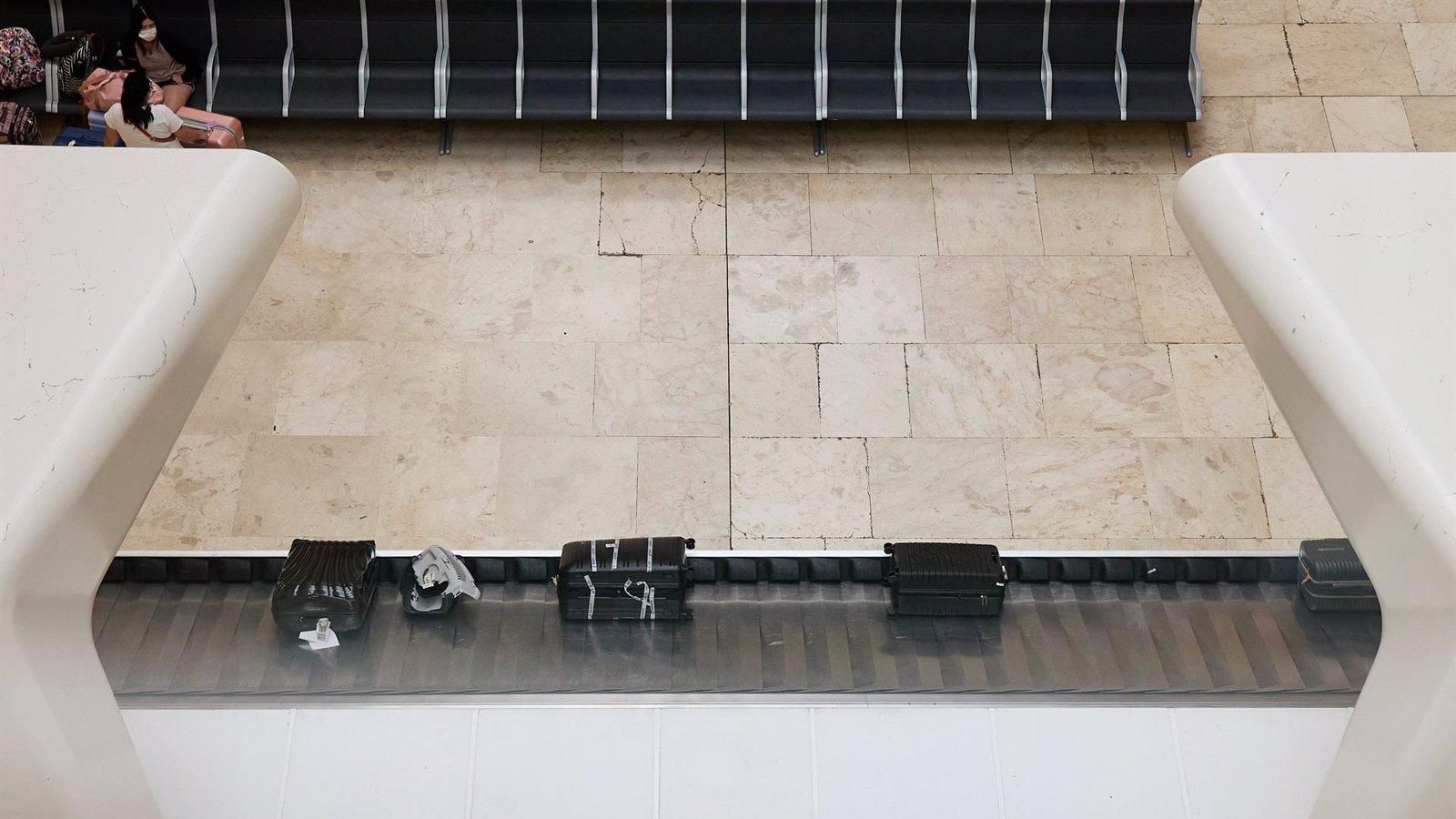Desarticulan una red de tráfico de cocaína en Barajas mediante equipajes de viaje