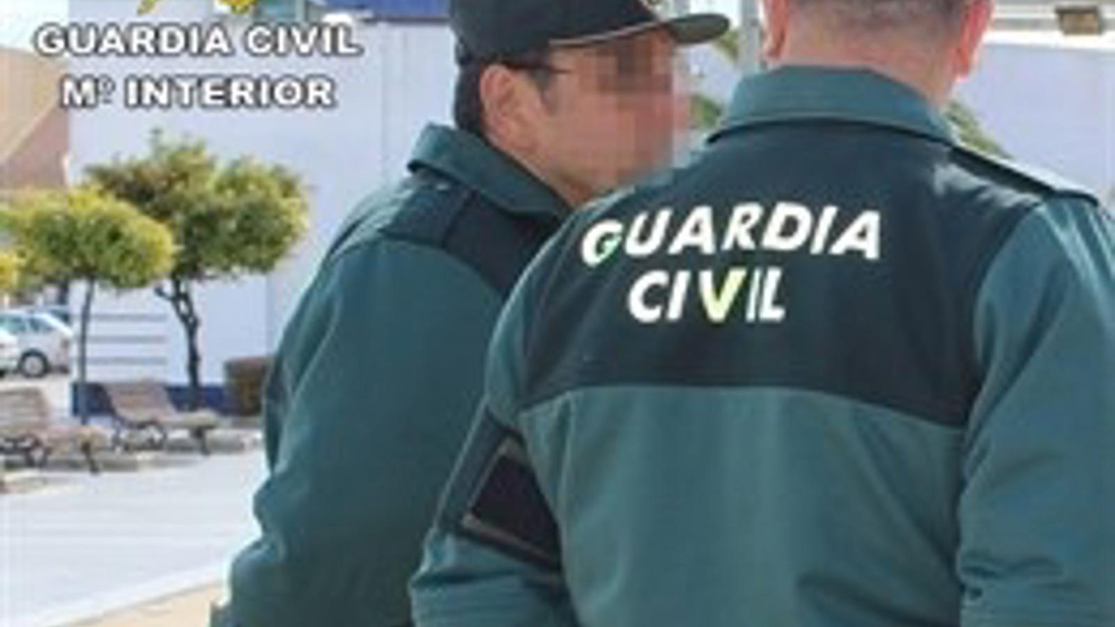La Guardia Civil investiga robo en banco de Campo Real mediante alunizaje