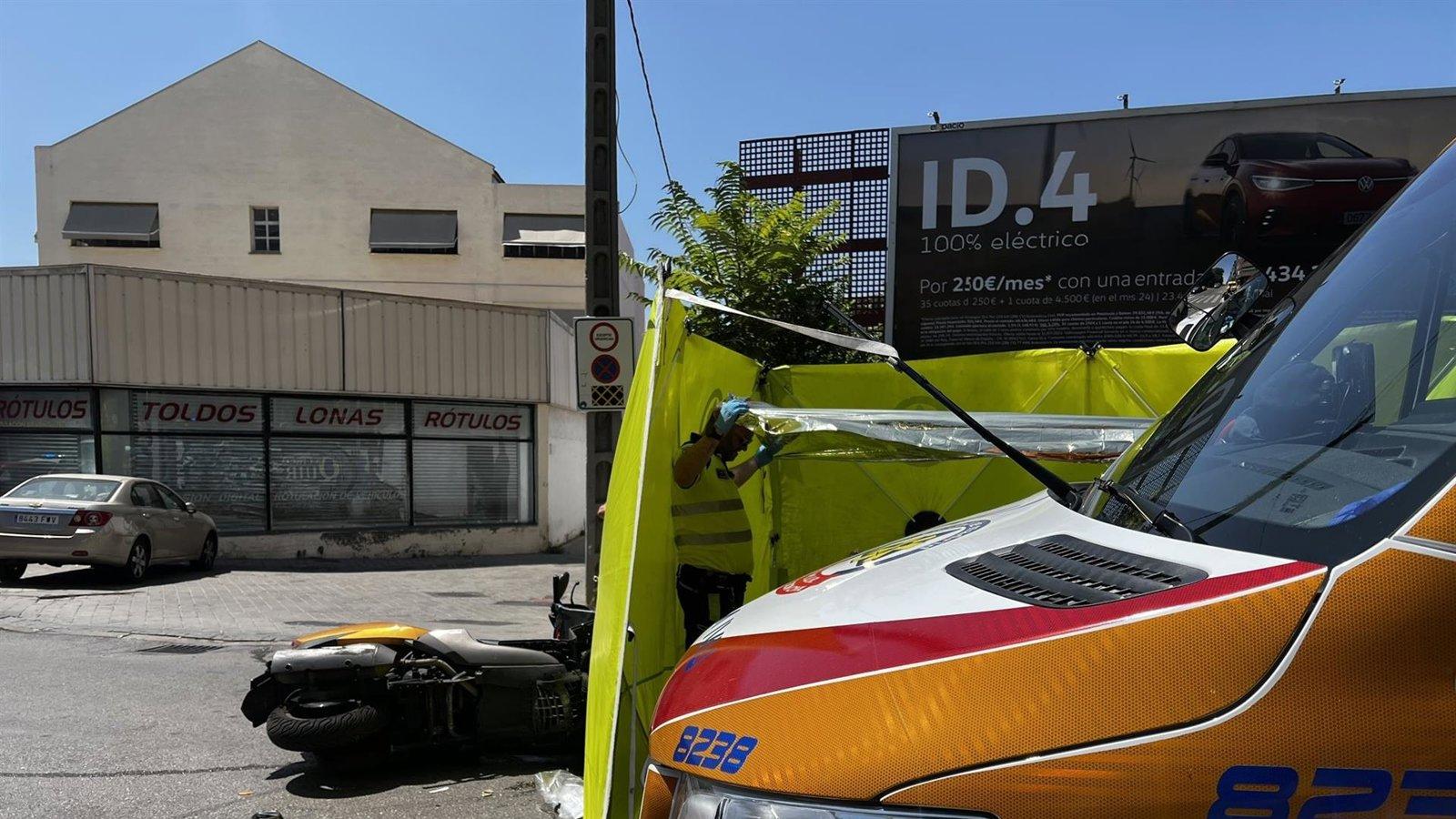 Un motorista de 24 años resulta gravemente herido en un accidente en Villa de Vallecas