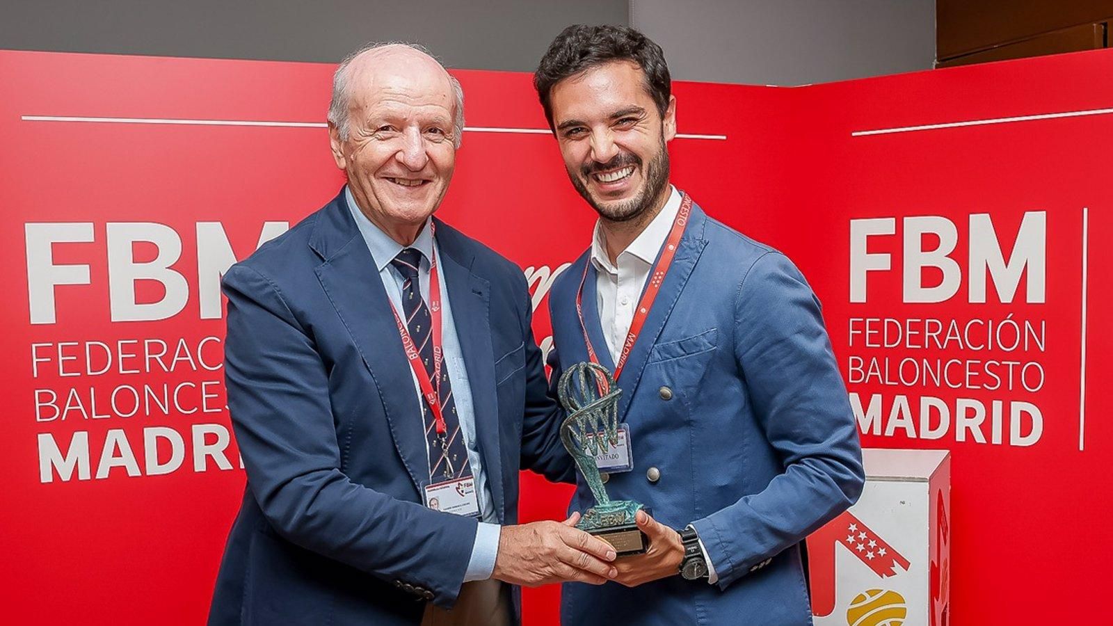 Torrejón recibe reconocimiento de la Federación de Baloncesto de Madrid por su apoyo deportivo