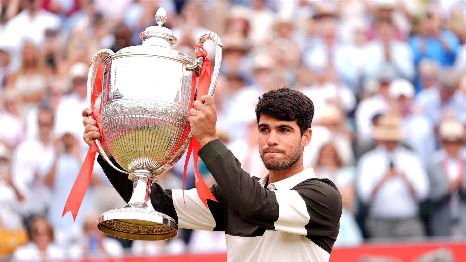 Alcaraz llega a Wimbledon en plena forma tras conquistar Queen's por segundo año