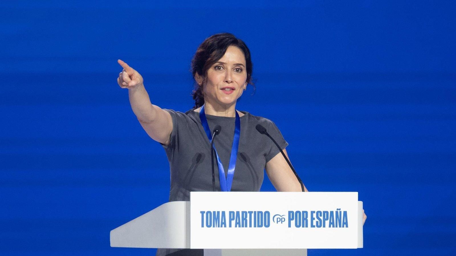 Ayuso llama a los españoles a derribar el “muro de Sánchez” y respalda el liderazgo de Feijóo