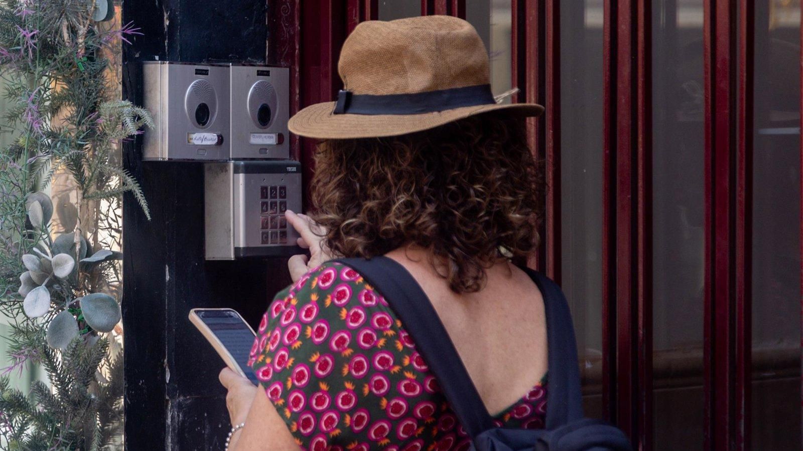 El Ayuntamiento de Madrid prevé activar el Plan Reside contra pisos turísticos tras el verano