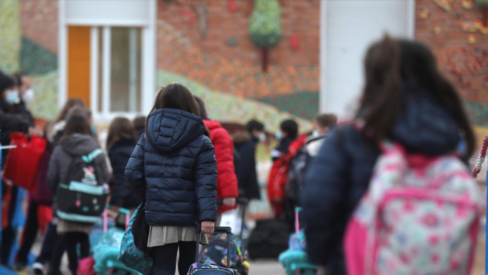 Los colegios madrileños corren a contrarreloj para incorporar en la ESO adaptaciones, dudas y divisiones
