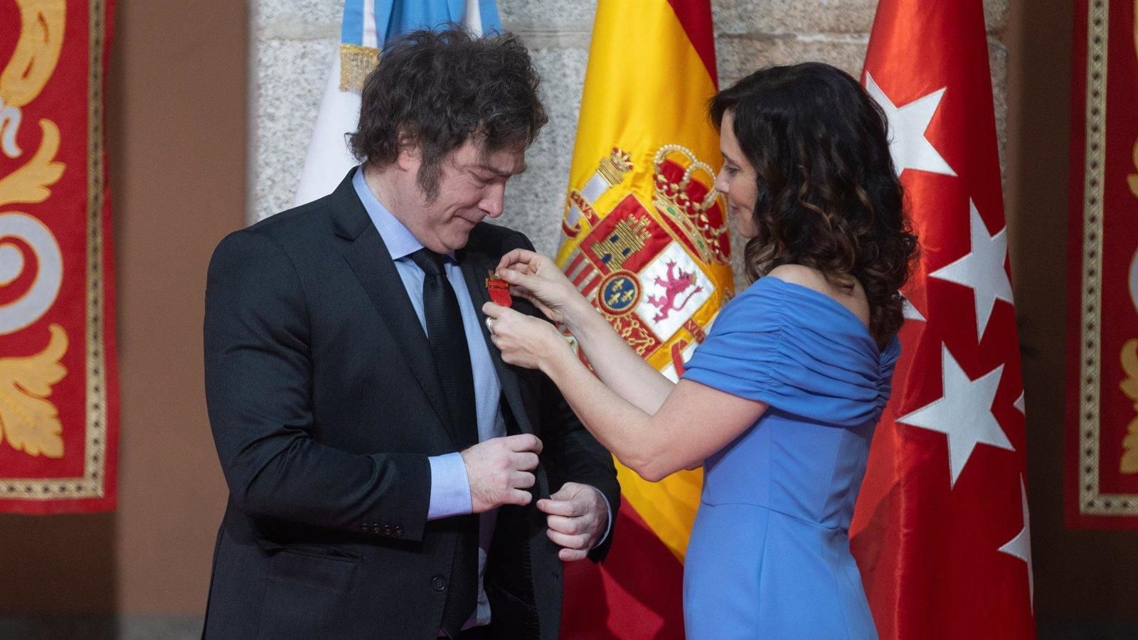 El TSJM inadmite el recurso del PSOE contra la medalla concedida por Ayuso a Javier Milei