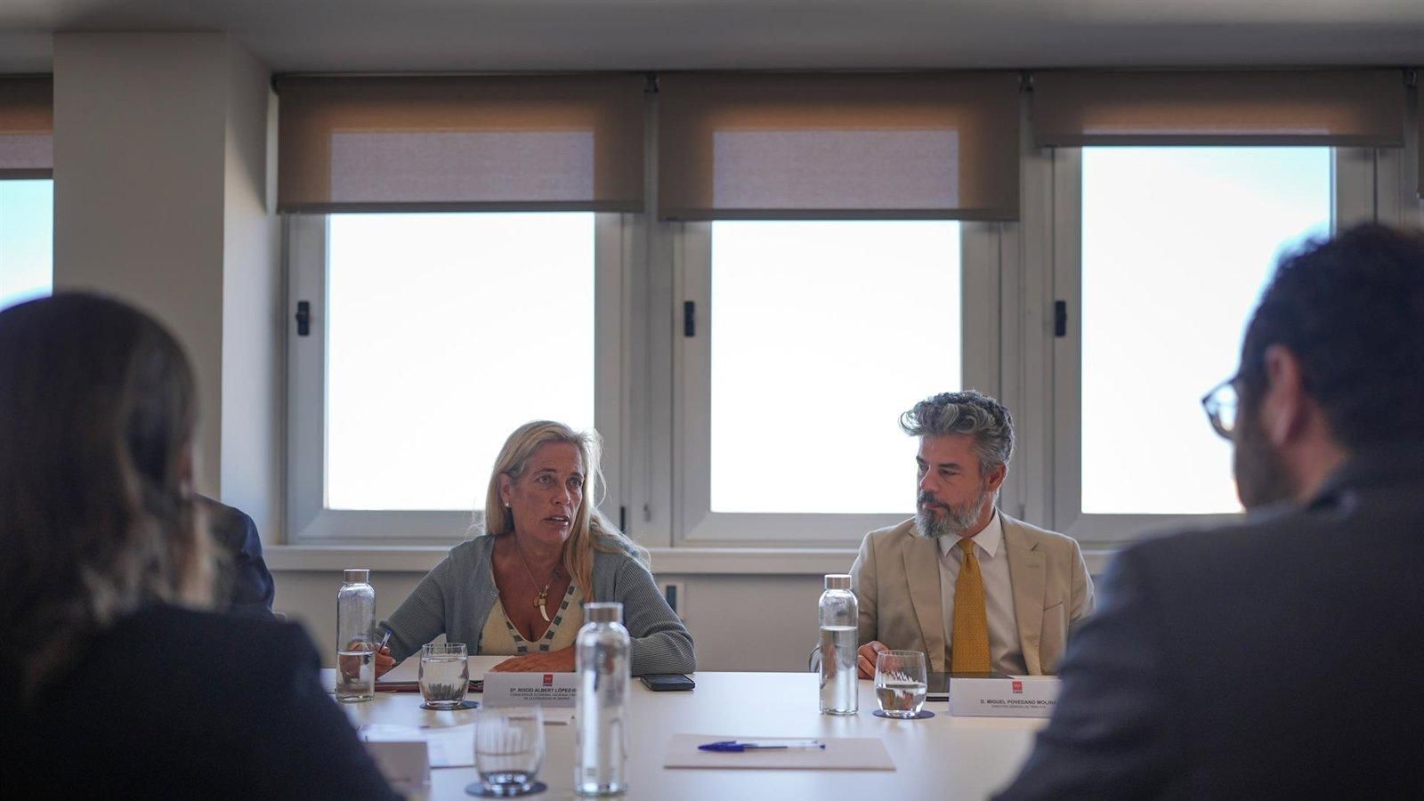 La Comunidad de Madrid acusa al Gobierno de querer politizar el acceso a la alta función pública