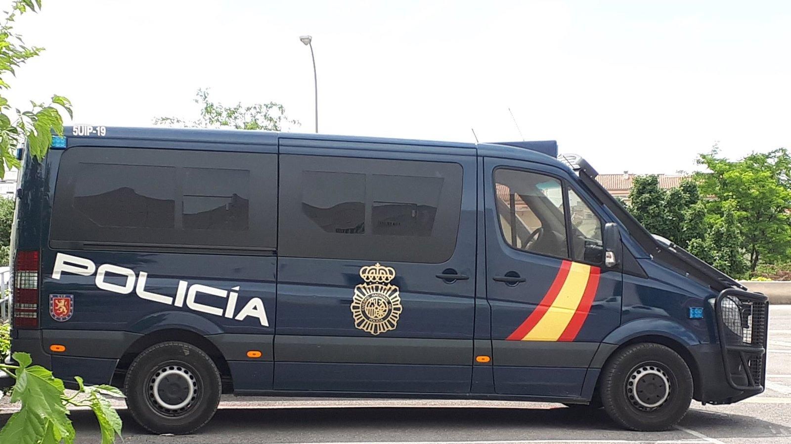 Una detención y un policía herido en la protesta en Alcalá por agresión sexual en un centro de acogida