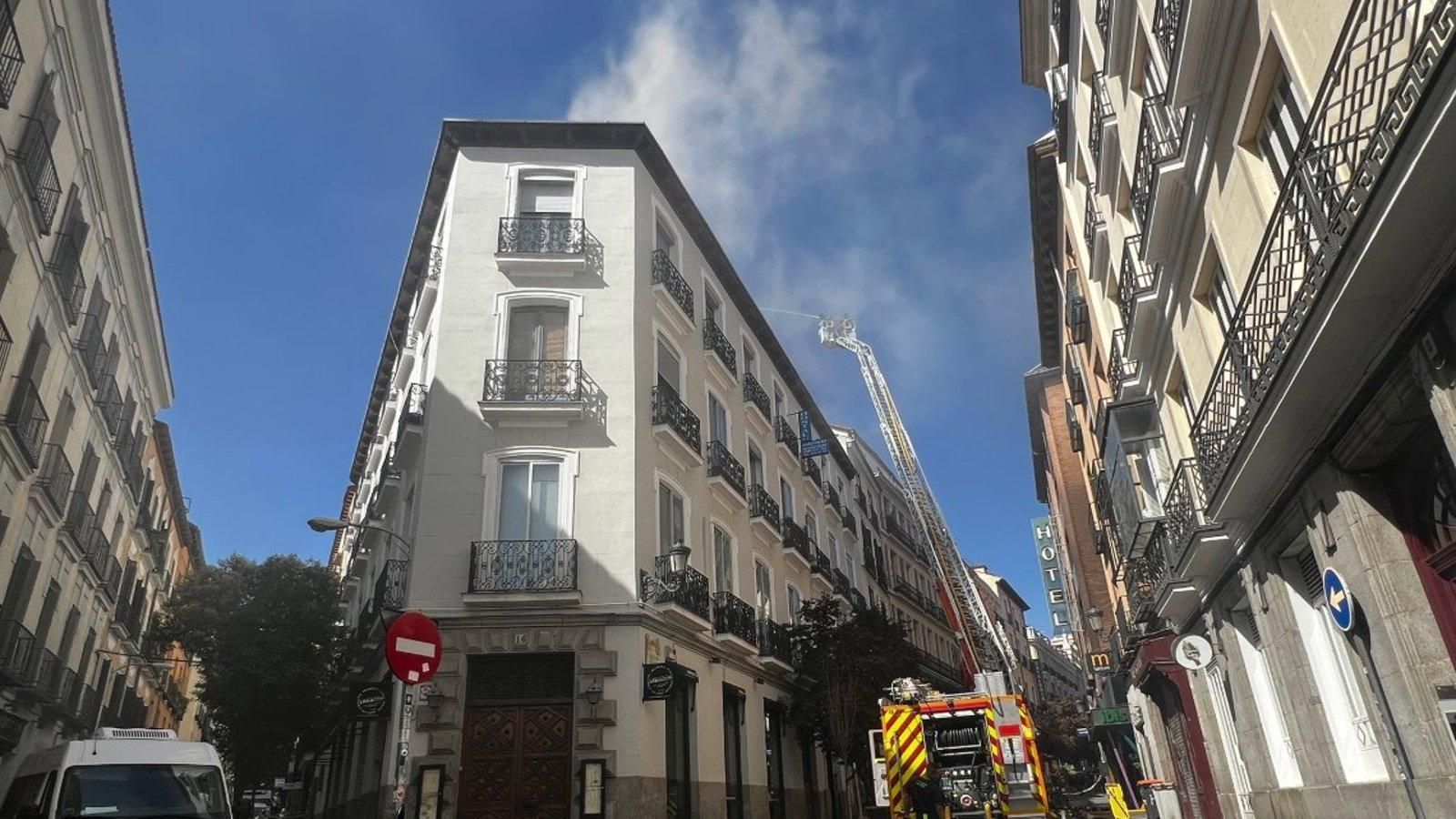 Un incendio en la calle del Prado deja dos personas afectadas por inhalación de humo