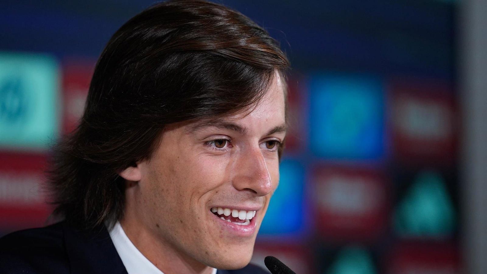 Álvaro Carreras destaca la unidad del Real Madrid tras su debut en Innsbruck