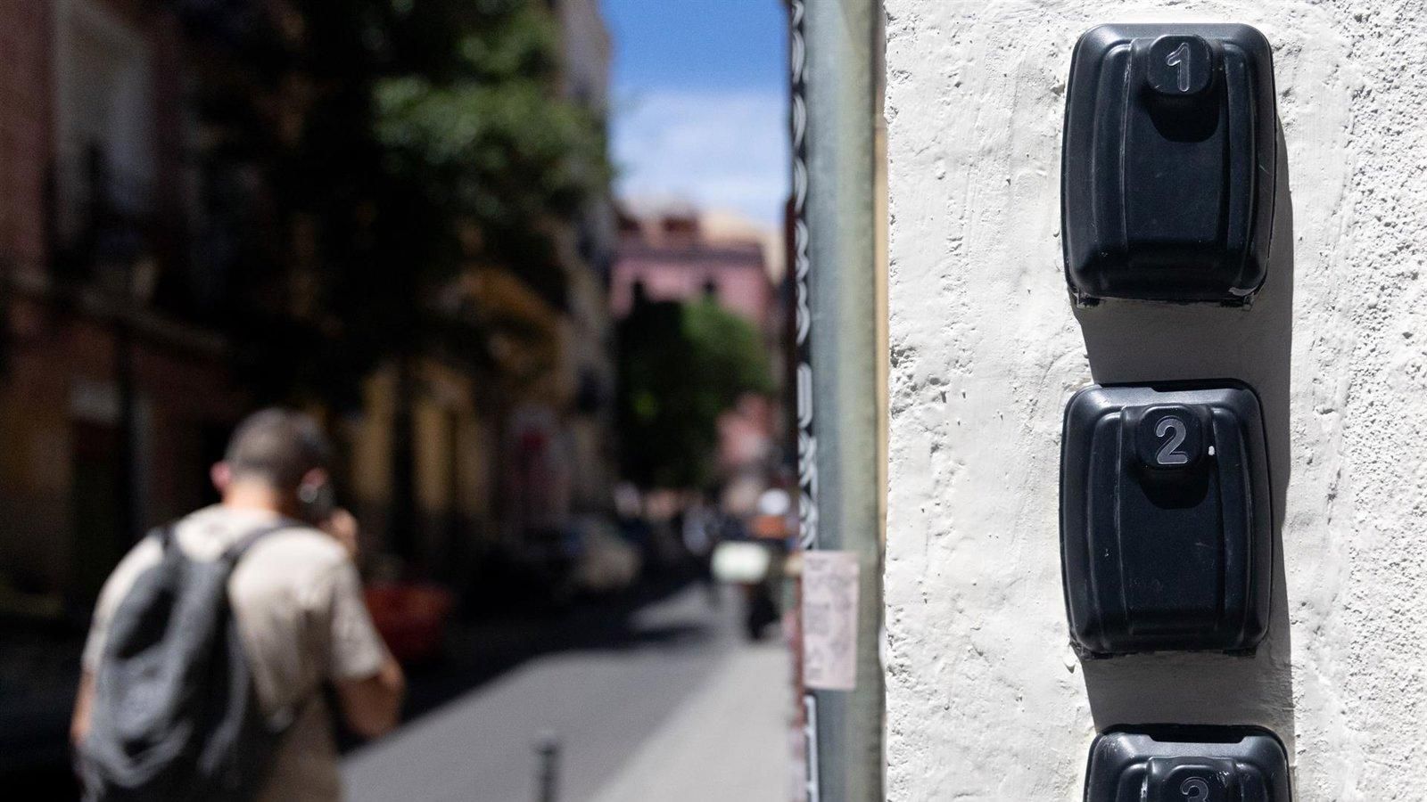 El Ayuntamiento de Madrid veta los pisos turísticos en edificios residenciales del centro