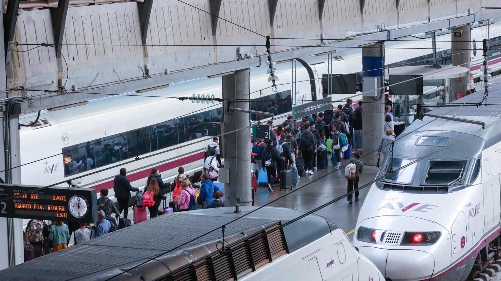 La Comunidad carga contra Puente por el “caos ferroviario” y los retrasos en Renfe