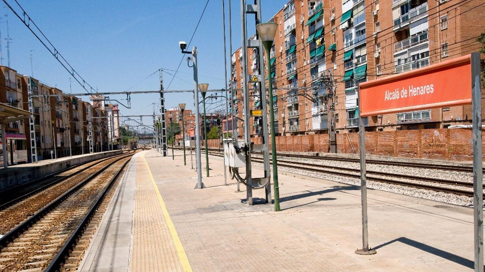 Una incidencia en la catenaria provoca retrasos en las líneas de Cercanías C-2 y C-8 entre Azuqueca y Alcalá