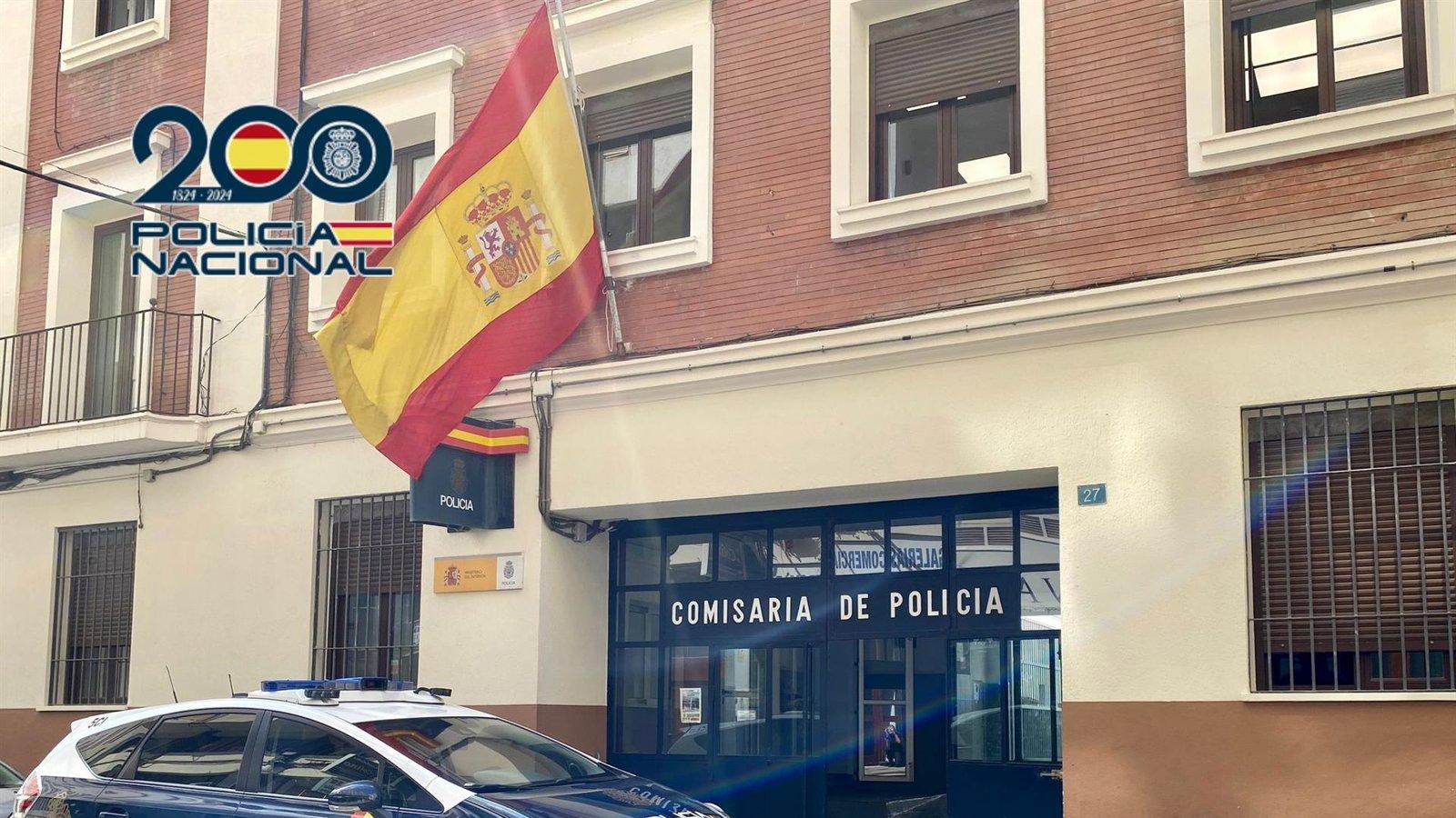 Dos detenidos en Madrid por sustraer 29 paquetes de un vehículo de reparto en Alicante