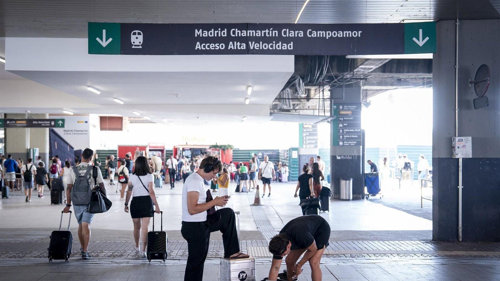 Madrid seguirá sin trenes AVE a Galicia este domingo por los incendios en Ourense
