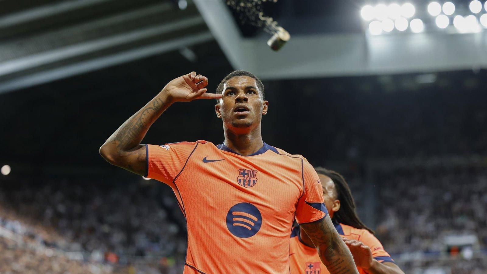Marcus Rashford destaca la dificultad de rematar de cabeza en el fútbol