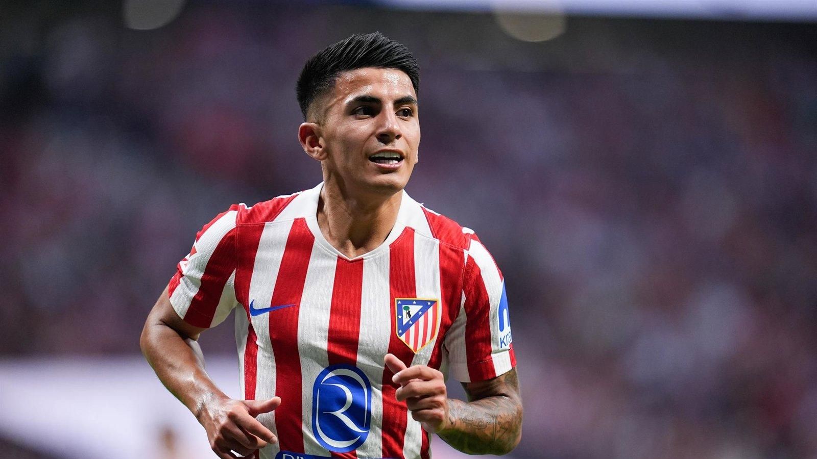 Thiago Almada sufre una lesión muscular durante su convocatoria con Argentina