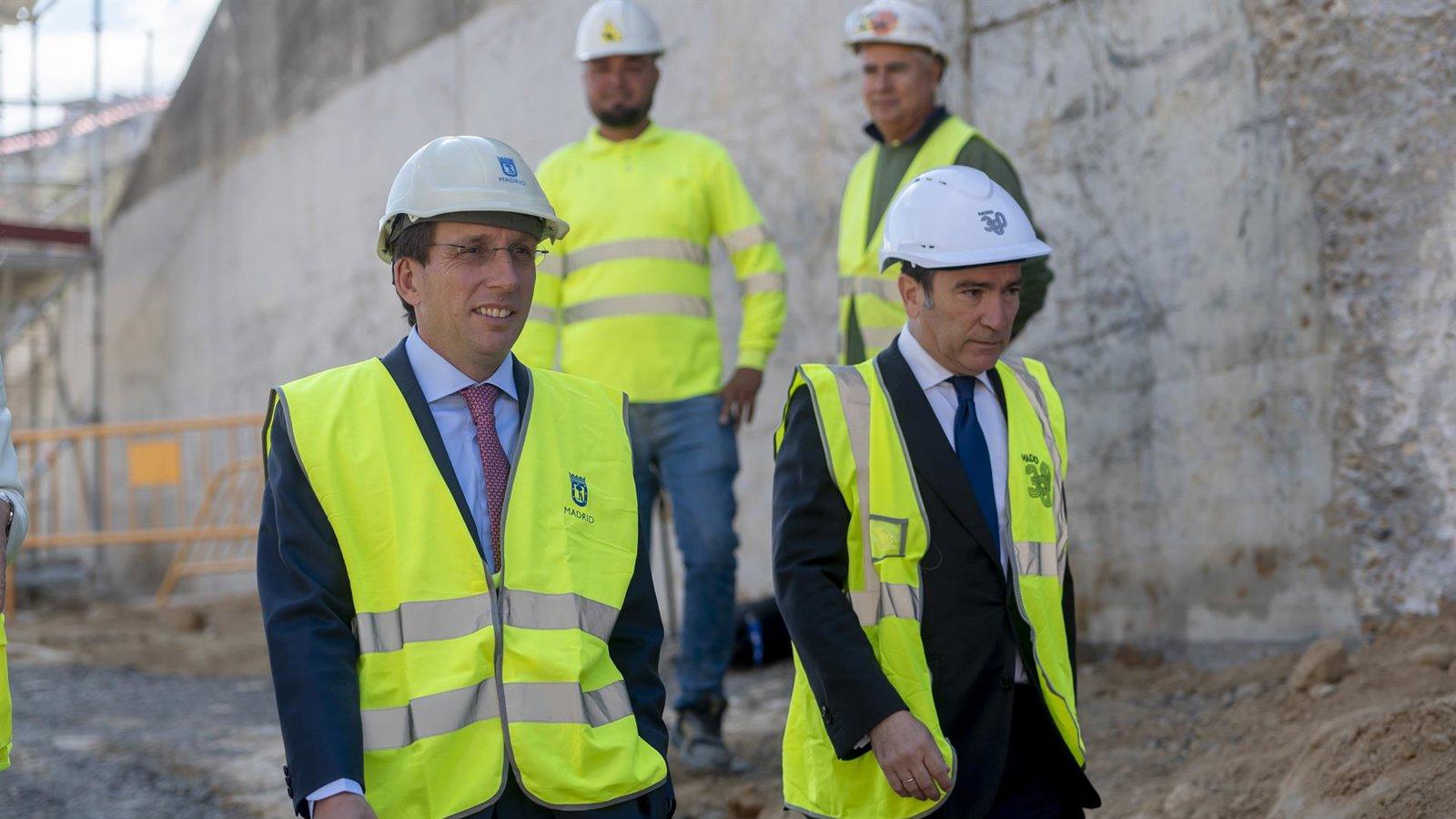 Carabante apunta al mal uso de contenedores por parte de comerciantes y hosteleros como causa de la suciedad en Madrid