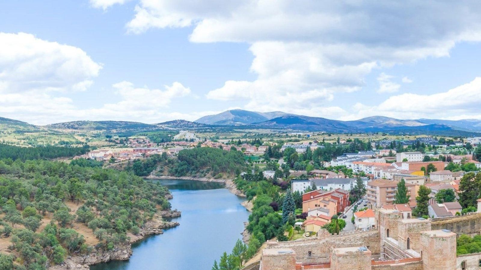 Ayuso instalará cajeros automáticos en los 143 pueblos madrileños que aún carecen de ellos