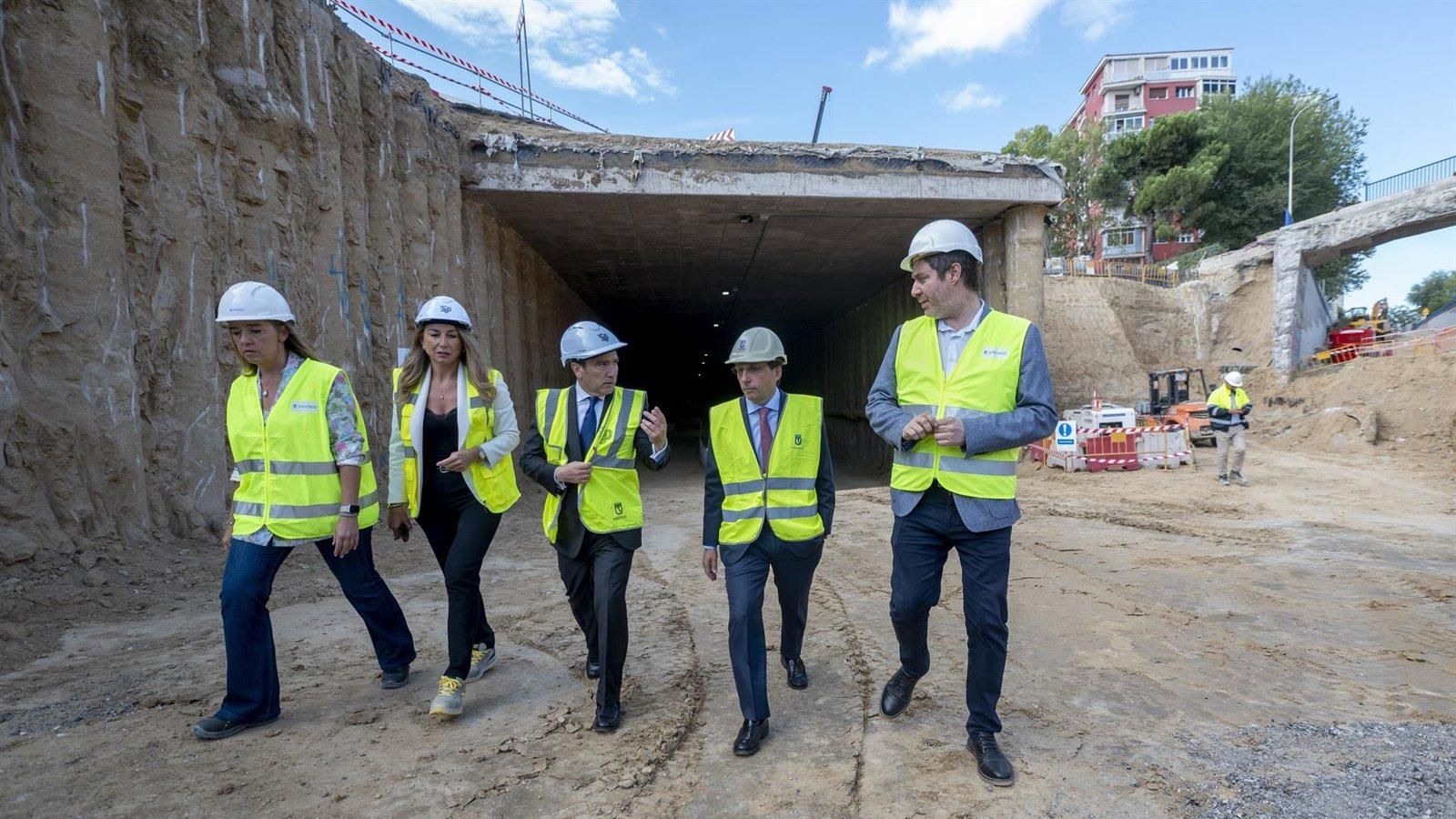 El Ayuntamiento planea permitir el cruce peatonal en un semáforo de la A-5