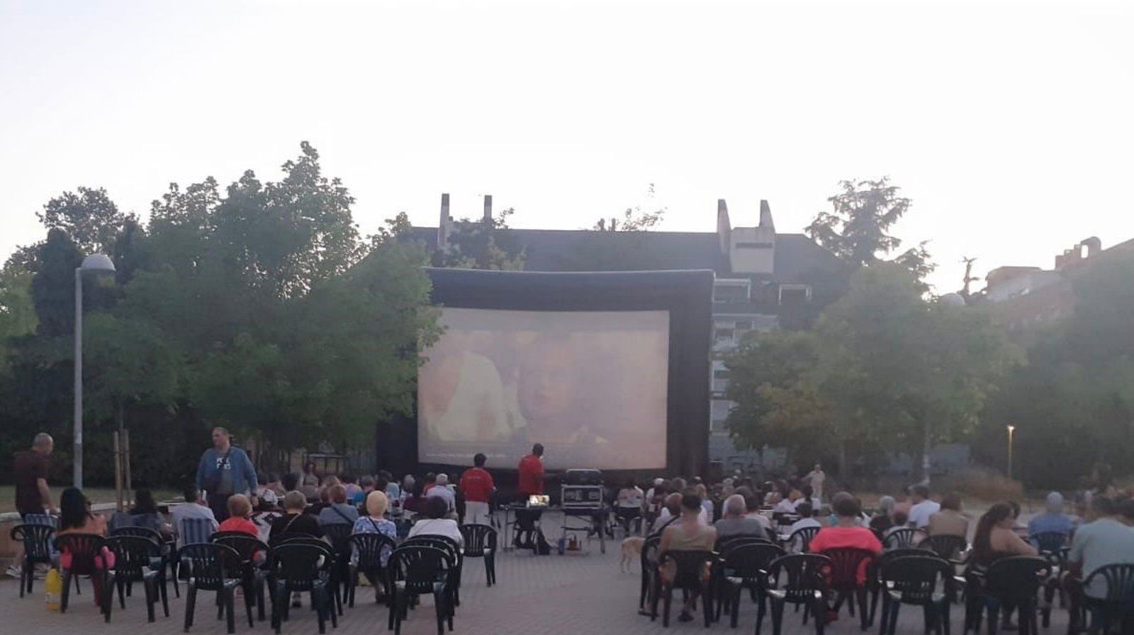 Más de 6.000 vecinos disfrutaron del cine de verano al aire libre en Hortaleza