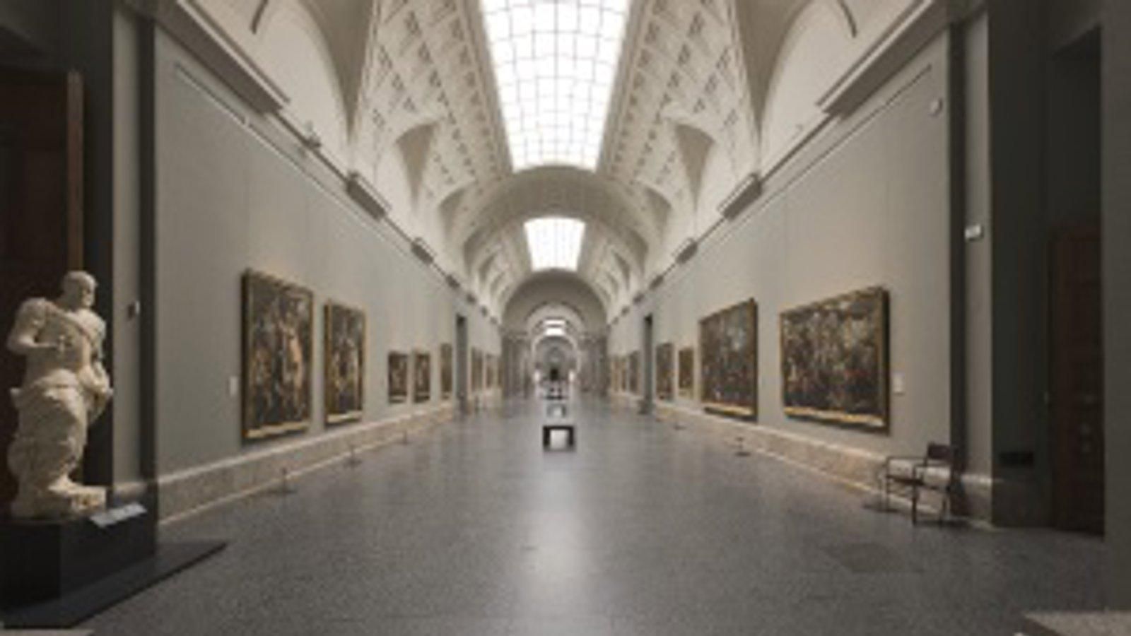 El Prado renueva de azul su Galería Central para realzar las obras maestras