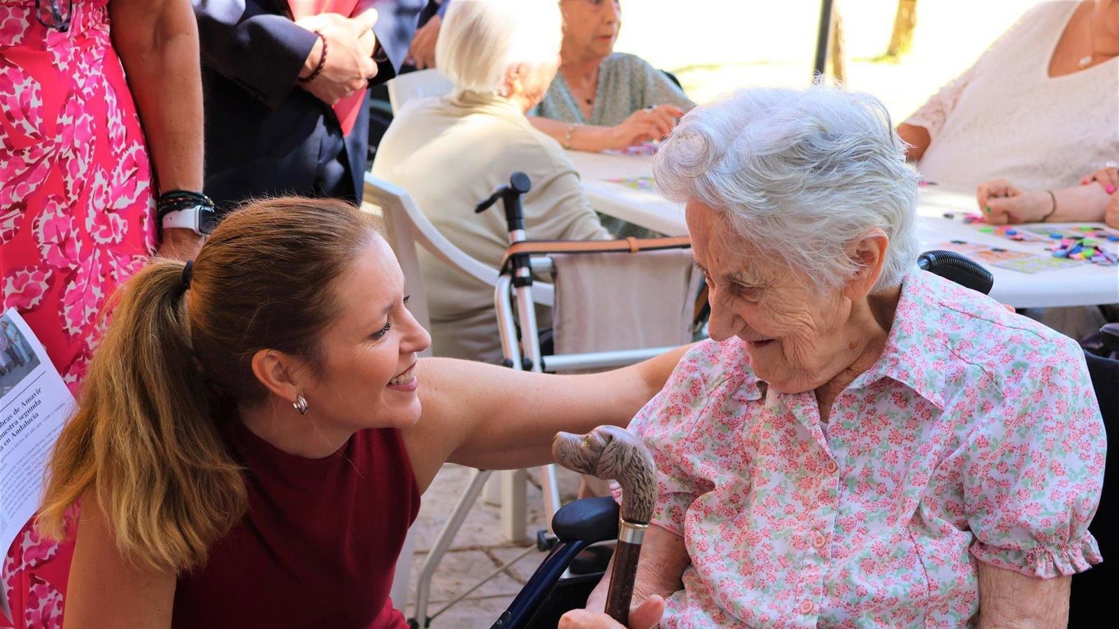 Dávila defiende una inversión &quot;sin precedentes&quot; en las residencias frente a las críticas por la ratio de personal