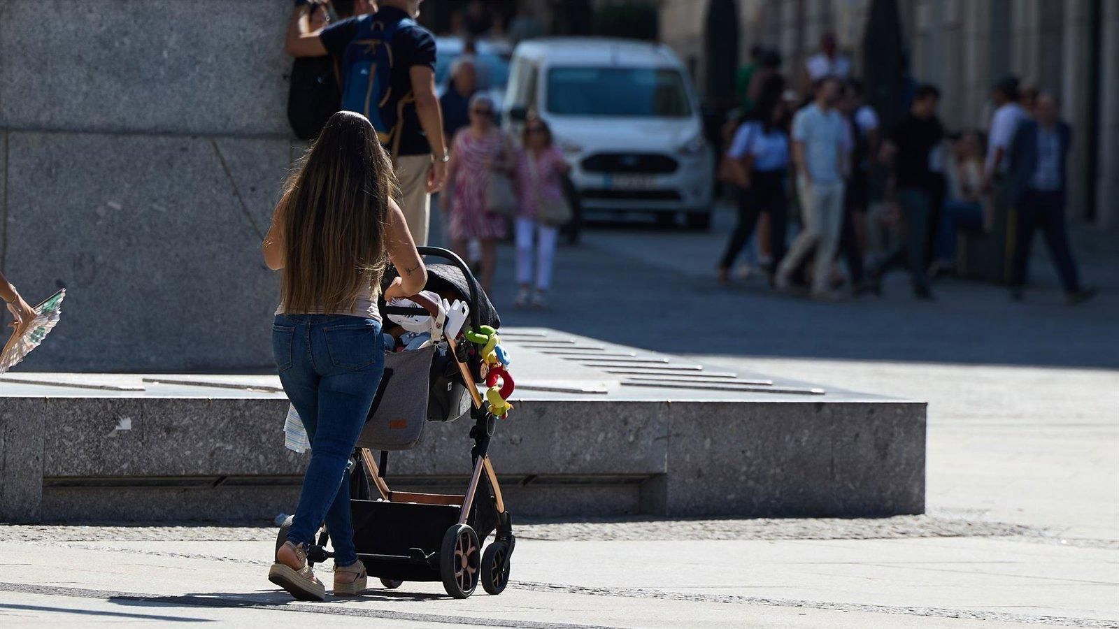 El Gobierno regional destina 115 millones a ayudas por maternidad, adopción y partos múltiples