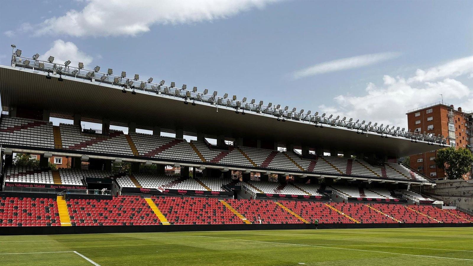 La Comunidad baraja ampliar el campo del Rayo Vallecano hasta los 20.000 asientos