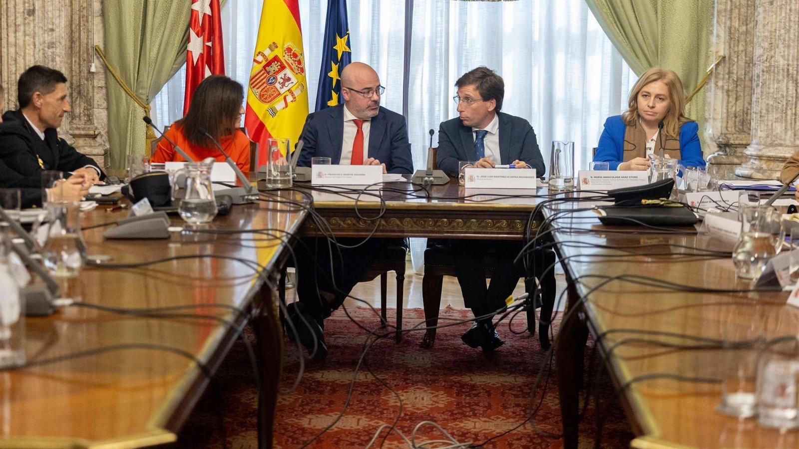 Madrid reclama endurecer el uso de armas blancas y medidas contra las bandas