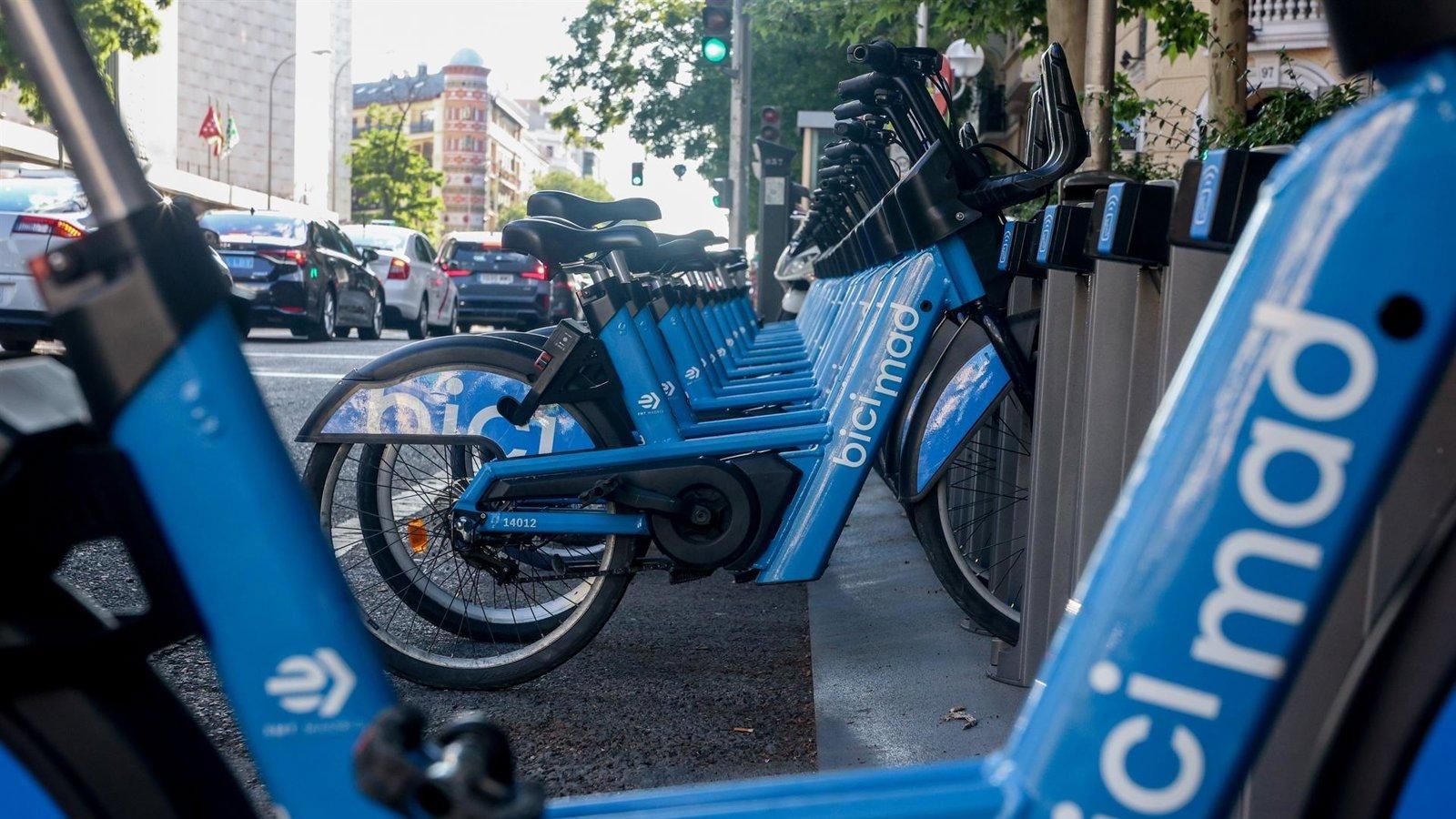 Un joven de 17 años en estado crítico tras ser atropellado en Montecarmelo mientras usaba una bicicleta de Bicimad