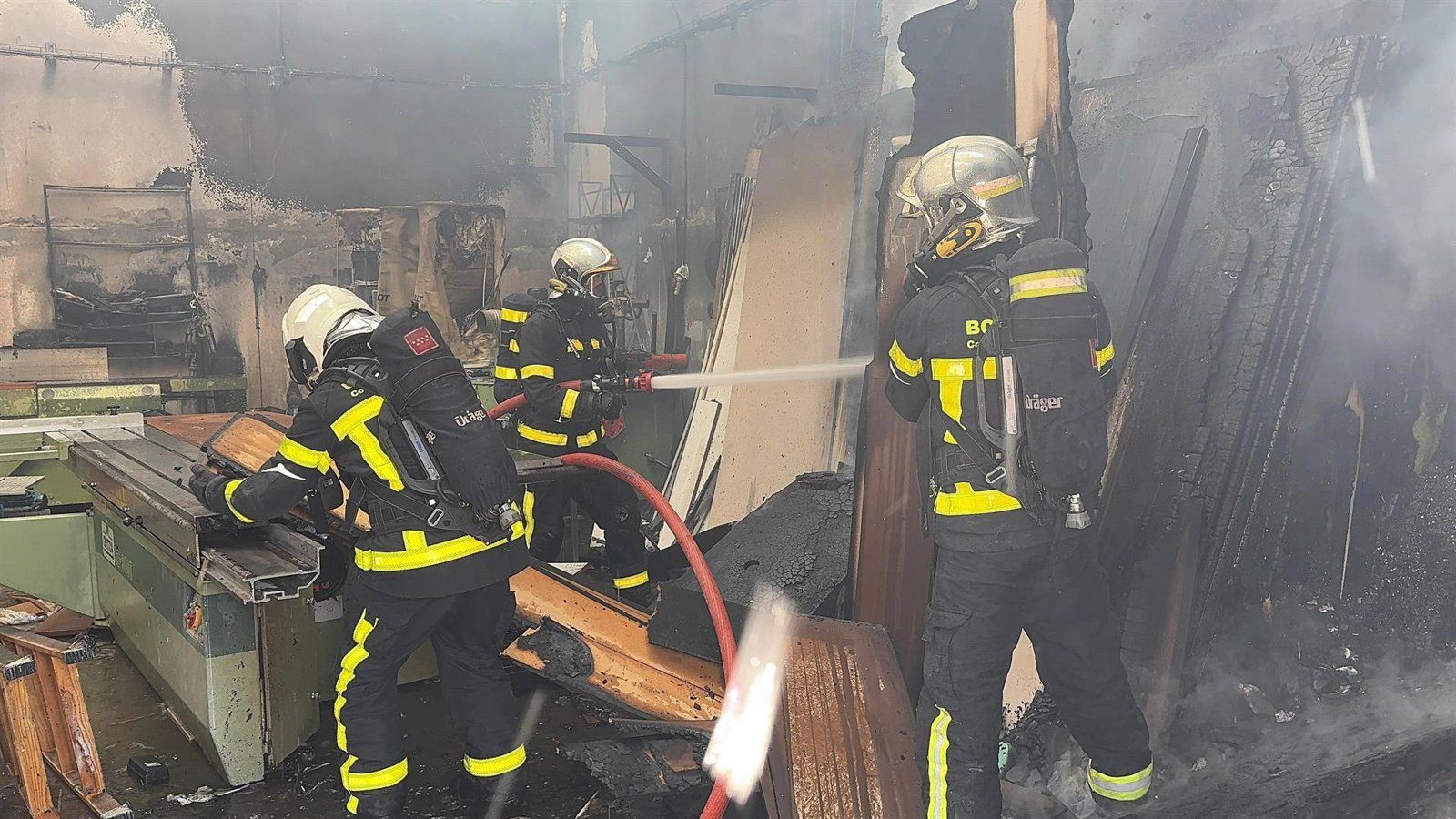 Extinguen un incendio en una nave industrial de Aranjuez sin causar heridos
