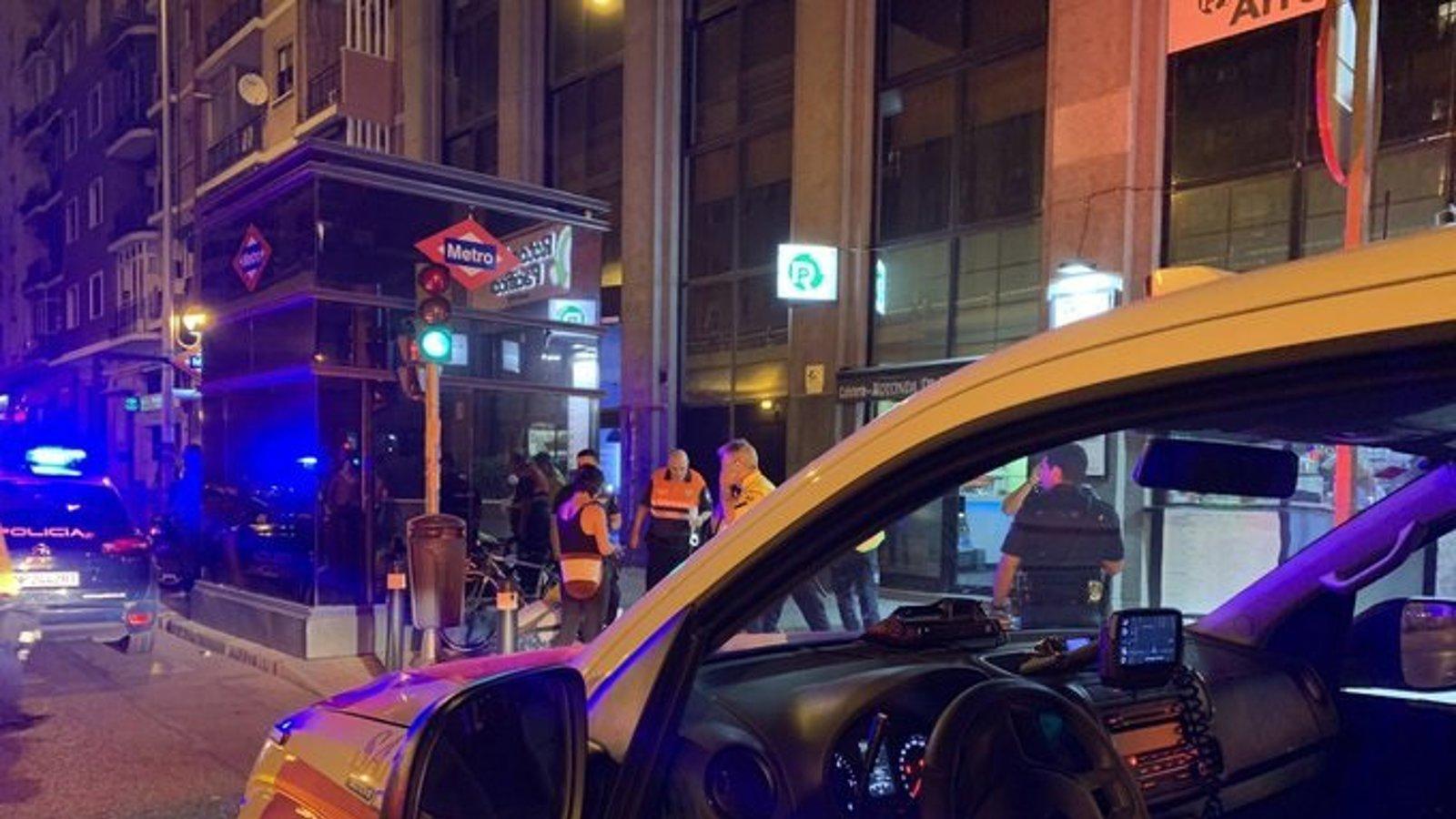 Tres jóvenes, dos dominicanos y uno sudanés, arrestados por la pelea en un bar de Puente de Vallecas