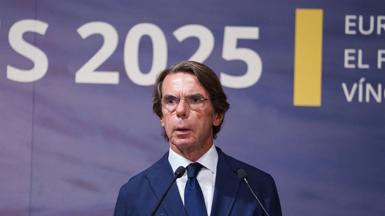 Aznar defiende la "obra histórica" del rey Juan Carlos I y advierte de que las próximas elecciones serán "constituyentes"