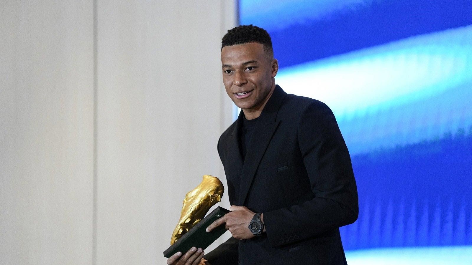 Mbappé recibe la Bota de Oro 2025 en el Bernabéu y aspira a repetir el galardón