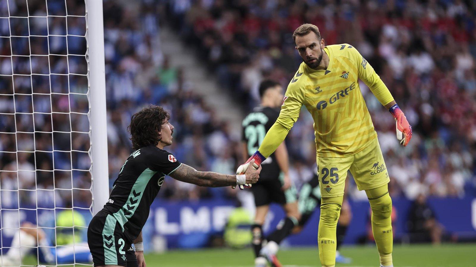 El Alavés detiene al Elche y Pau López destaca en Cornellà-El Prat