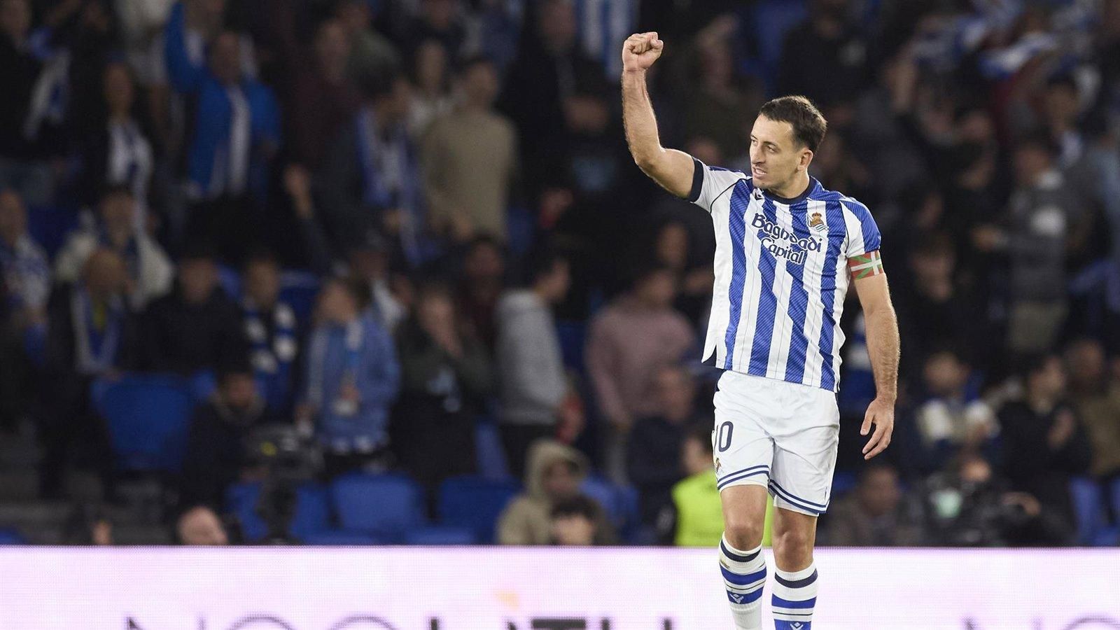 Oyarzabal lidera la victoria de la Real Sociedad ante el Sevilla con dos goles